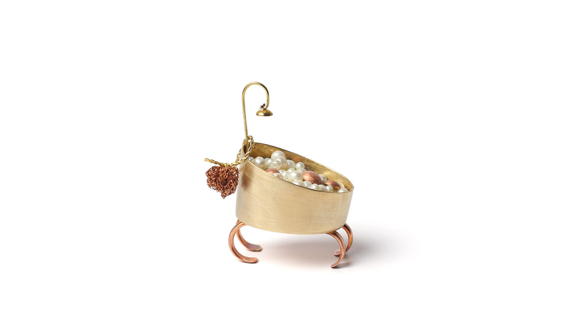 Brittney Baldwin, Bathtub and Loofa Rings