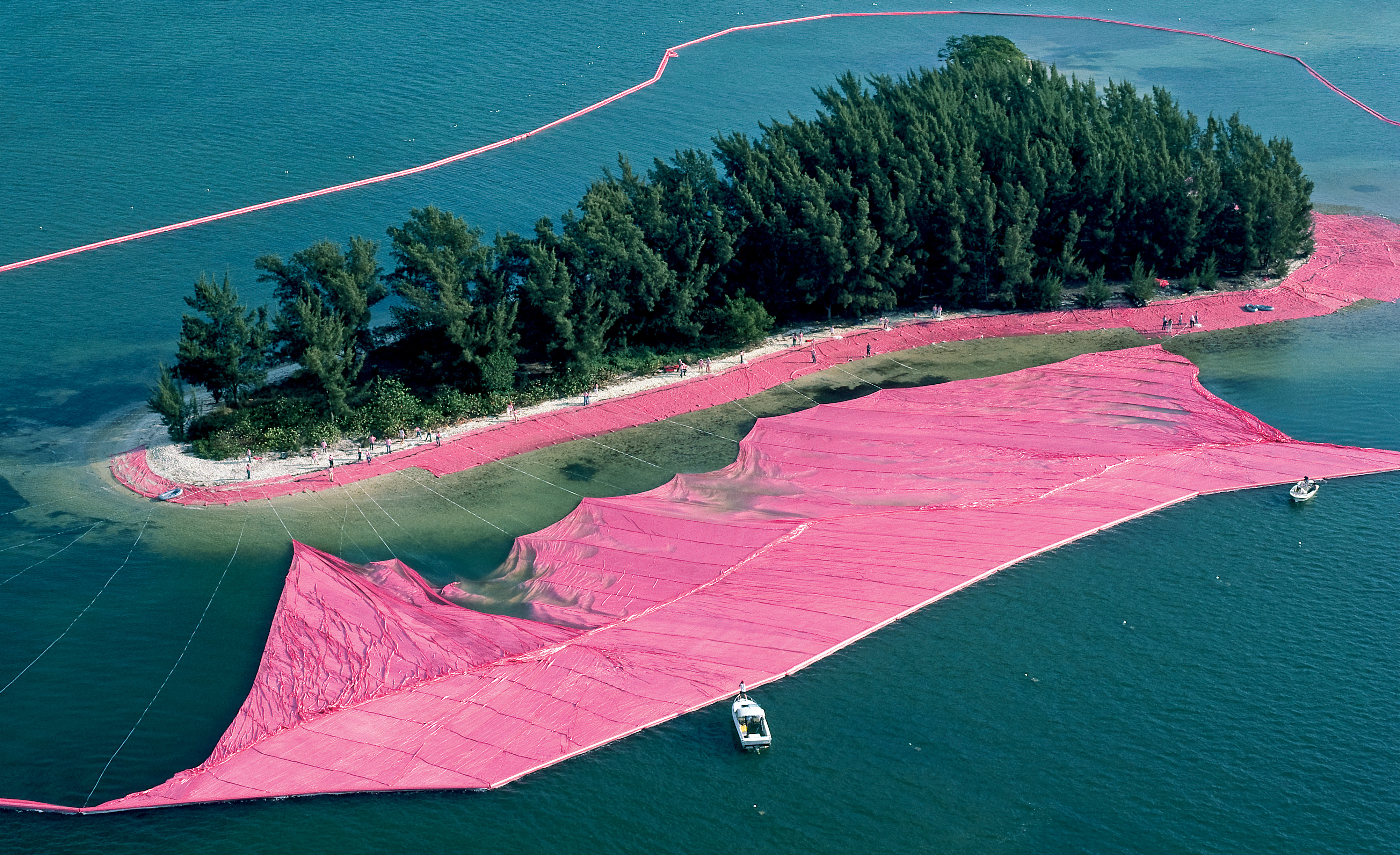 A documentary photograph of Christo and Jeanne-Claude’s Surrounded Islands, installed around the islands of Biscayne Bay in 1983.