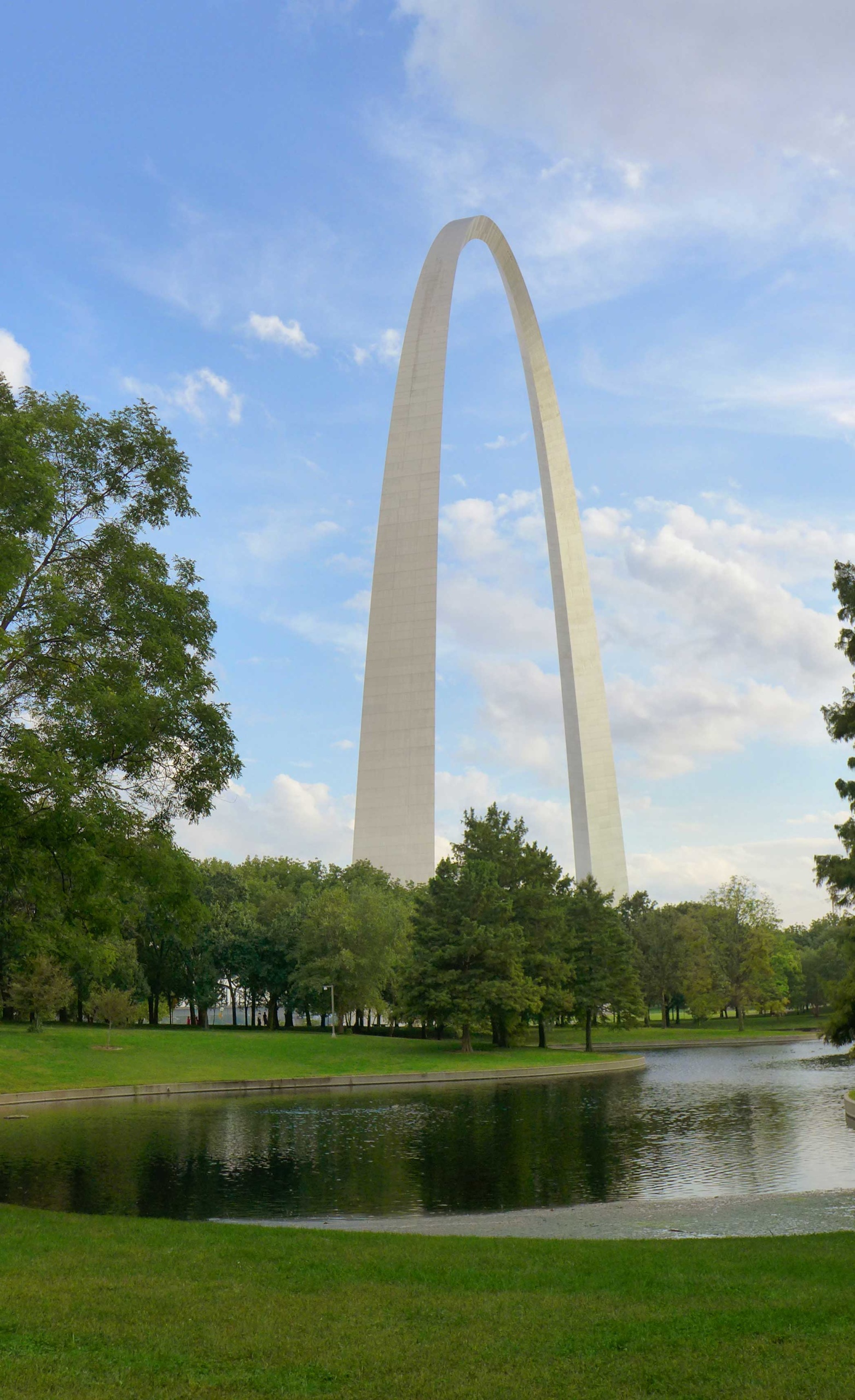 The winning submission for the St. Louis arch designed by Eero Saarinen.