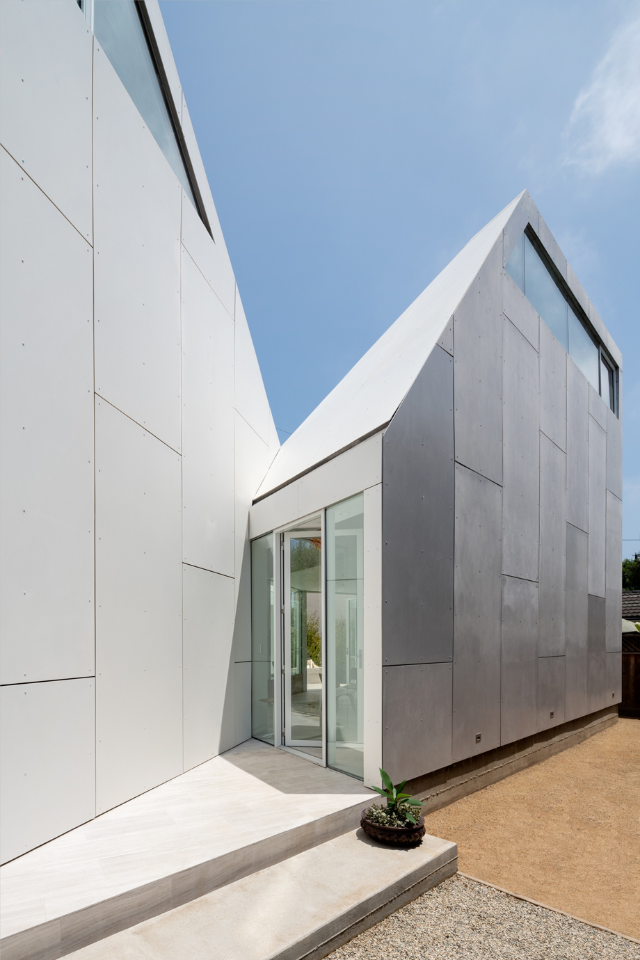 On a constrained site in Los Angeles, a 1,500-square- foot home by FreelandBuck expresses its interior spaces through its massing and cladding. Furniture provided by Knoll, Inc.