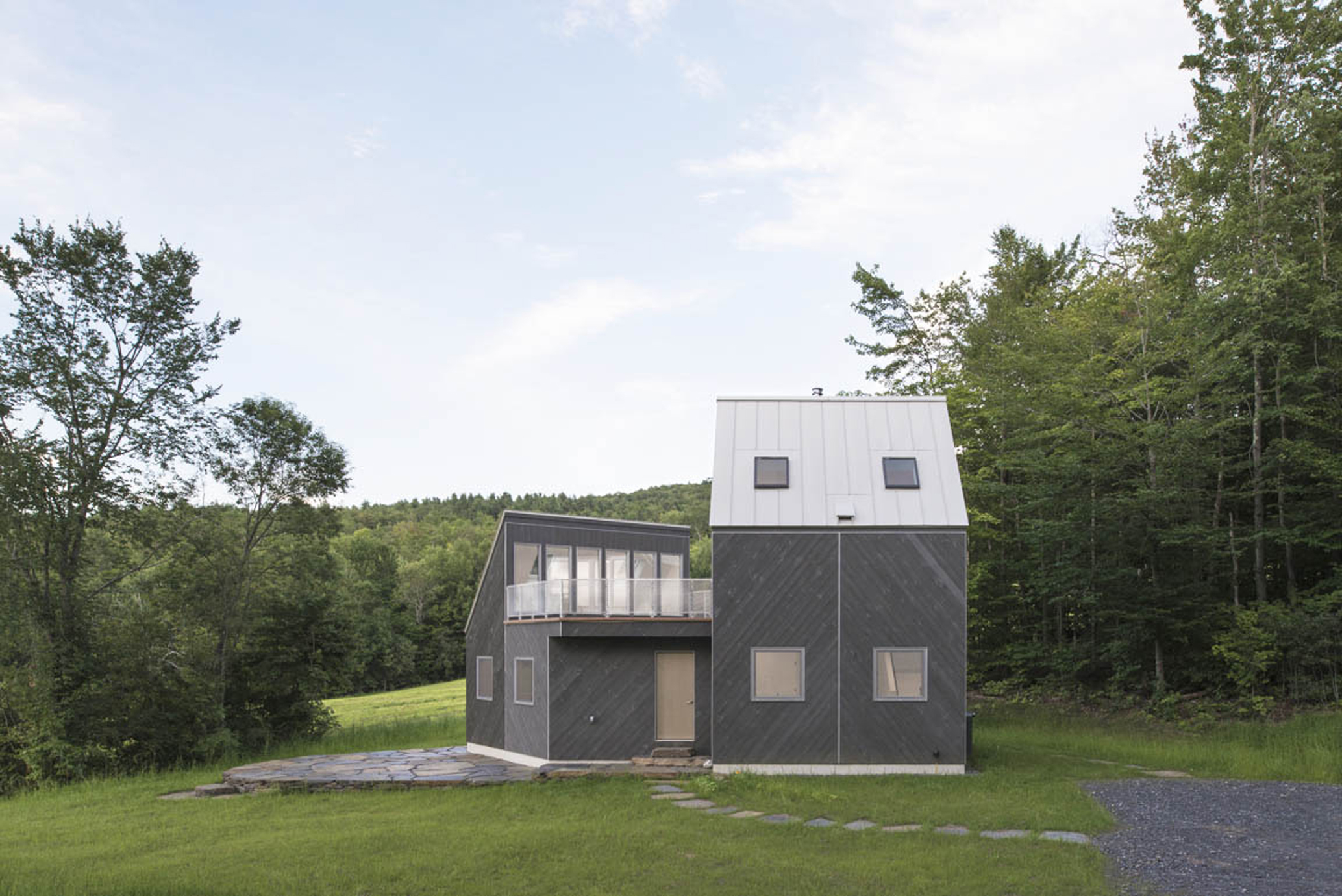 A small Vermont painting studio takes design cues from local vernacular.