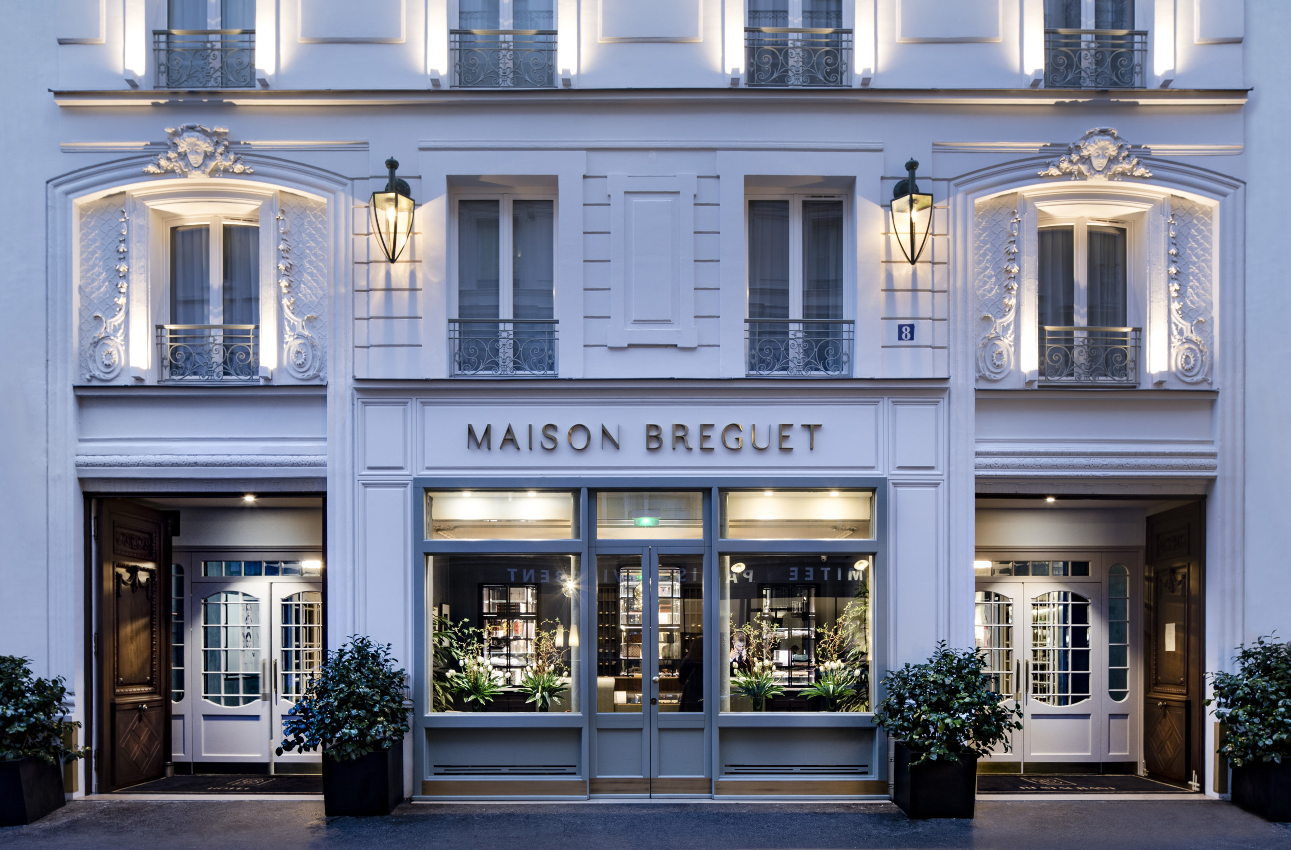 outside of maison. breguet hotel in paris