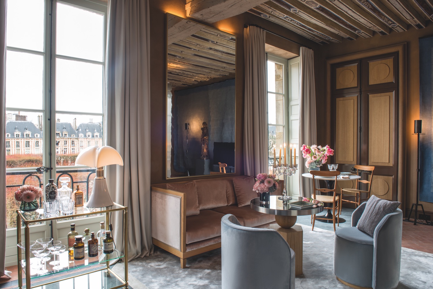 luxe hotel suite in cour de vosges in paris