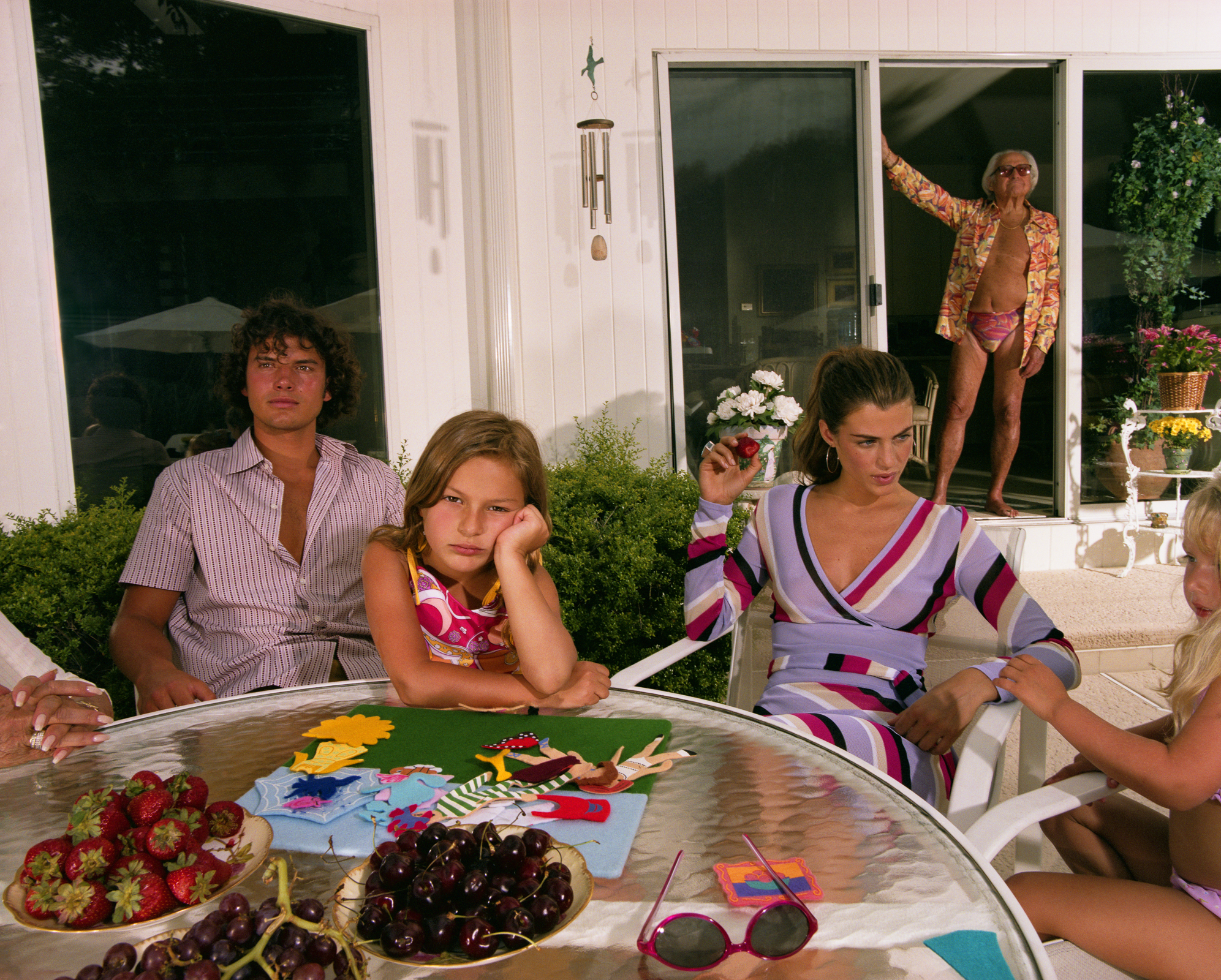 Gillian Laub, Chappaqua backyard, 2000. family matters