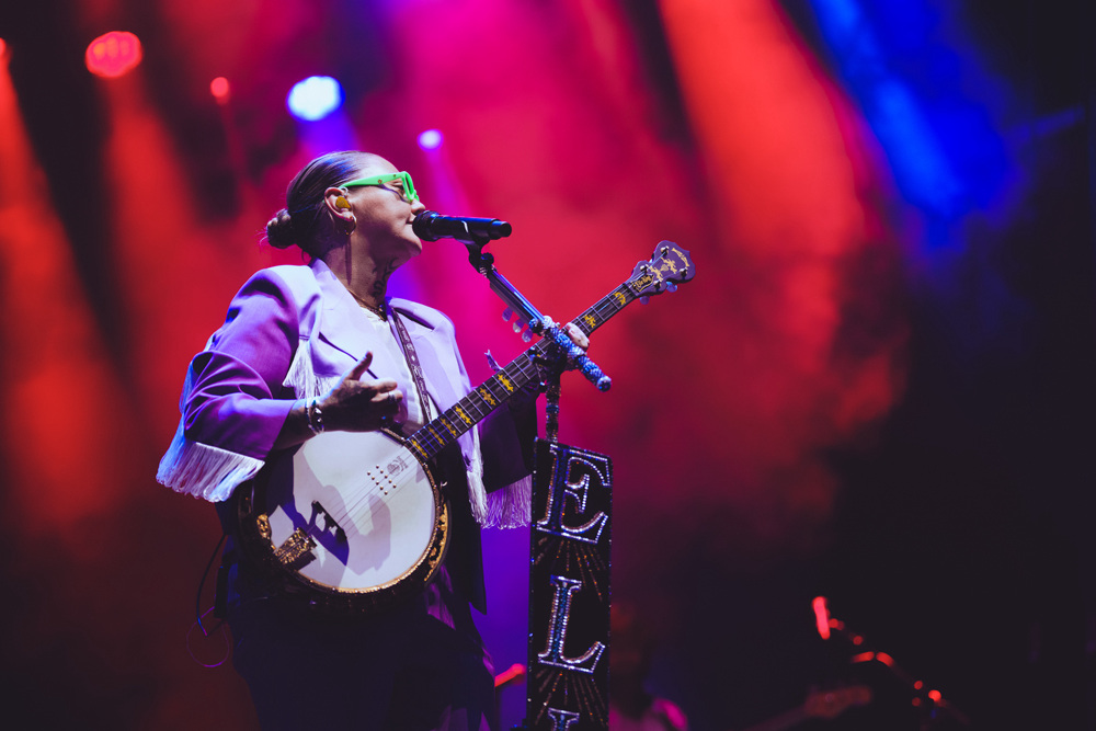 Elle King performing at the FORMAT festival. Photography by Ismael Quintanilla III.