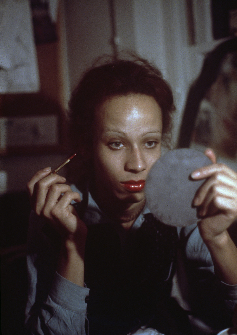 bea-putting-on-makeup-boston-1973-1-stedelijk-nan-goldin