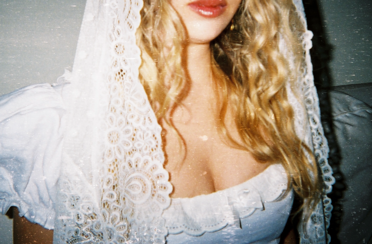 roxy-sorokin-photoshoot