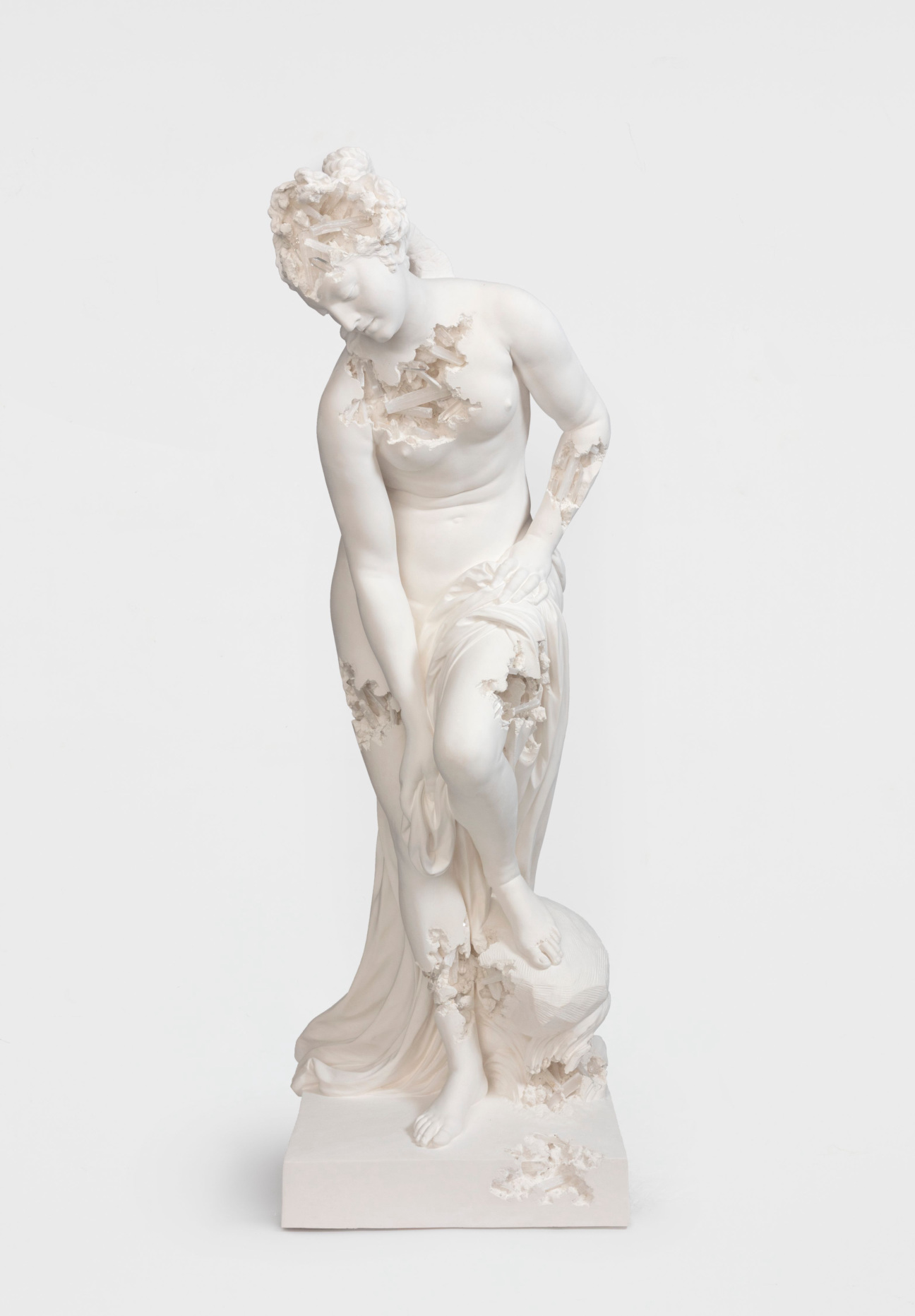 daniel-arsham-sculpture-artist-bather-future-relic