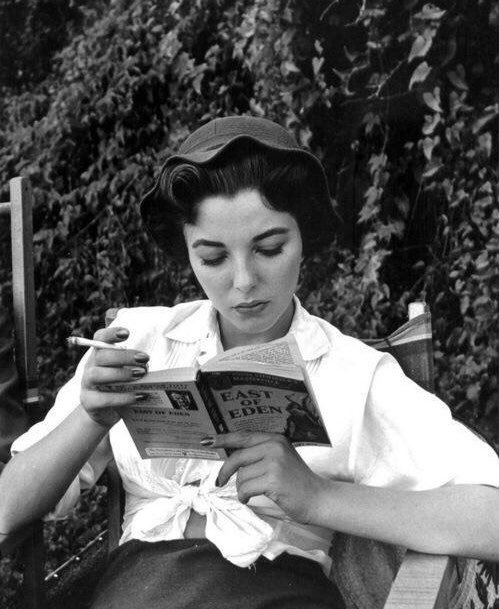 Elizabeth-Taylor-Reading