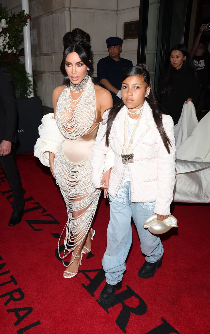 kim-kardashian-met-gala-outfit