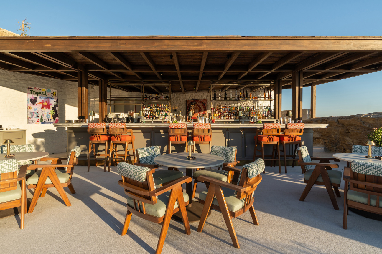 chic-outdoor-bar-greece-hotel