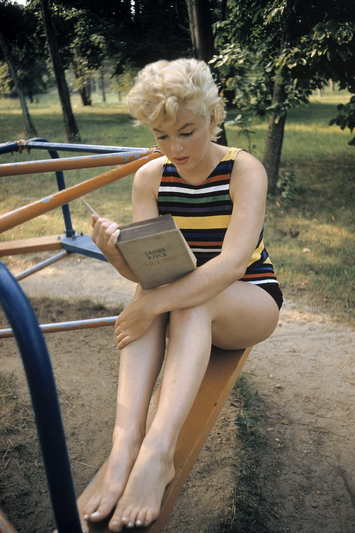 Marilyn-Monroe-reading-book