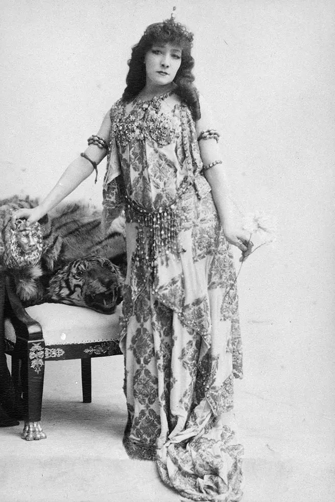 sarah-bernhardt-cleopatra