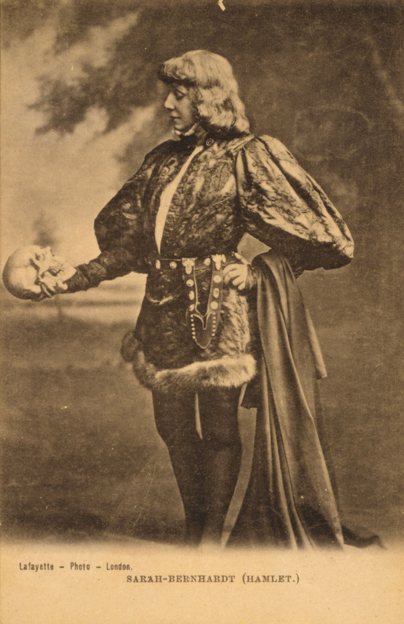 sarah-bernhardt-hamlet-theater