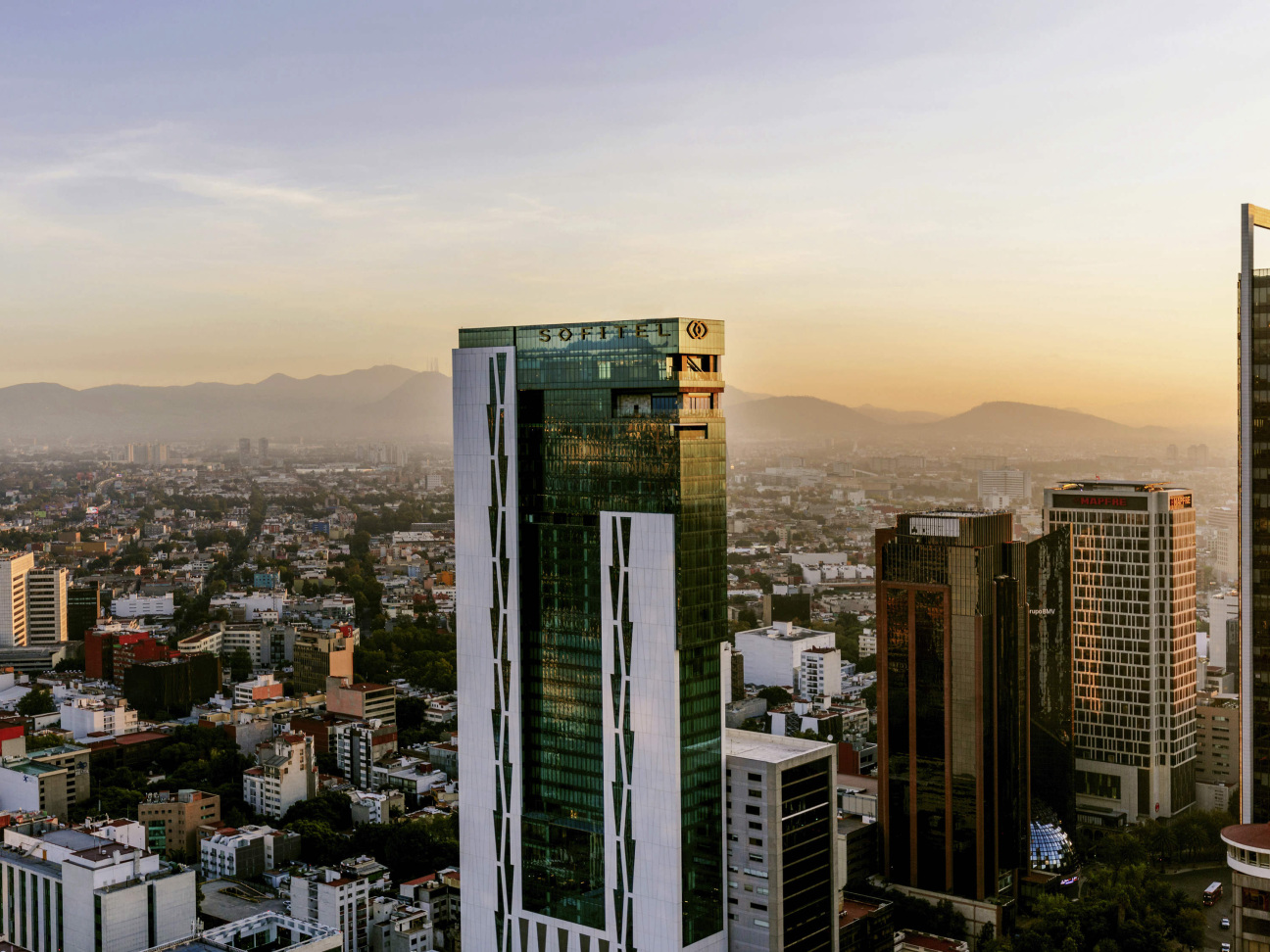 El Teatro de la Ciudad de México se despliega debajo de esta propiedad de Sofitel