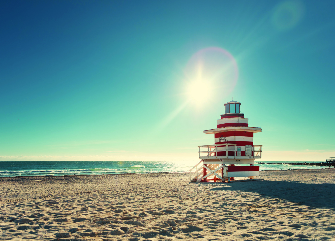 south-beach-miami-lifegaurd-stands