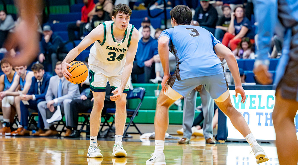 Marcus Montagnino of Endicott College averaged 26.0 points, 10.0 rebounds, 3.0 assists, and 2.0 steals, while shooting 58.1 percent (18-of-31) from the field last week.