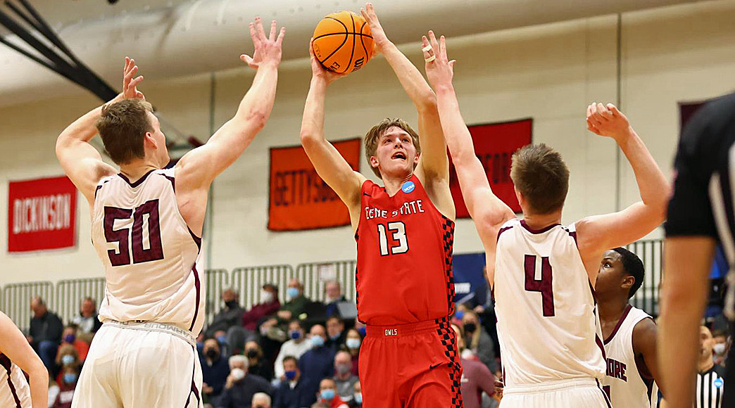 Last week, Keene State&rsquo;s Hunter averaged 23.5 points, 10.5 rebounds, 5.0 blocks, 3.0 steals, and 2.0 assists while shooting 87.5 percent (21-of-24) from the field.